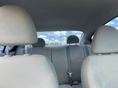 Used 2012 Nissan Versa w/ SL Tech Pkg FWD image 18