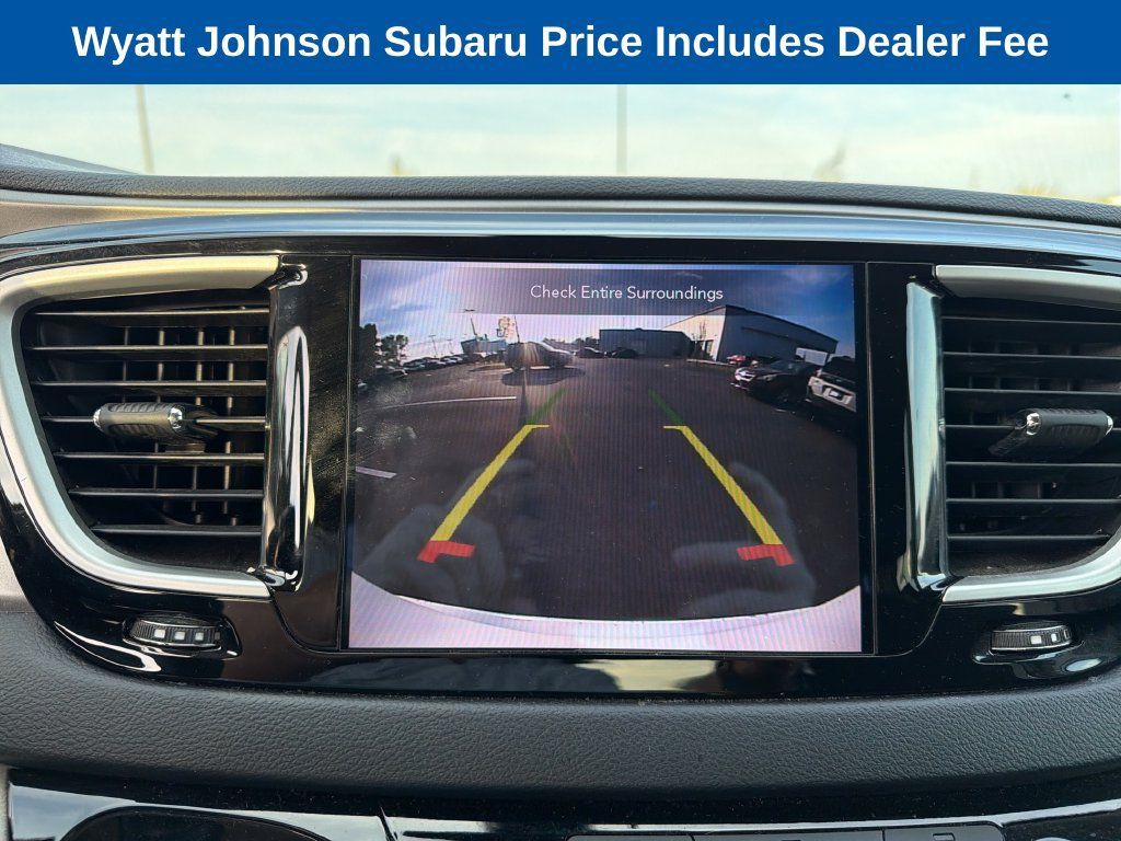 Used 2020 Chrysler Pacifica Touring FWD image 30