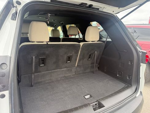 Used 2022 Chevrolet Traverse LS FWD image 10