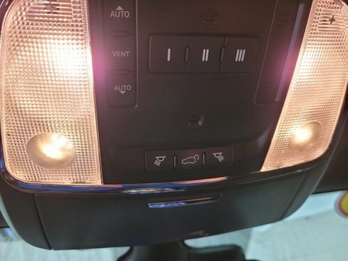 Used 2020 Jeep Grand Cherokee Altitude image 46