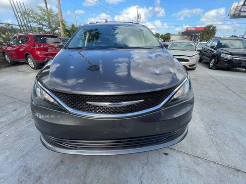 Used 2020 Chrysler Voyager Lxi FWD image 1