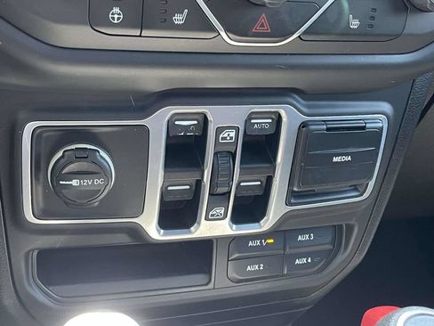 Certified 2018 Jeep Wrangler Unlimited Sport S AWD/4WD image 37