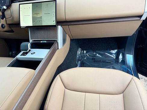New 2026 Land Rover Range Rover SE image 17