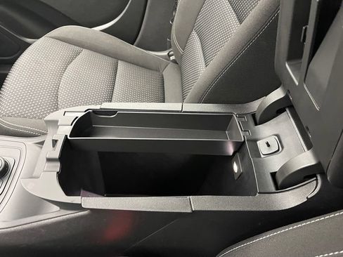 Used 2024 GMC Terrain SLE FWD image 26