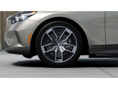 New 2026 BMW i5 eDrive40 w/ Convenience Package image 21
