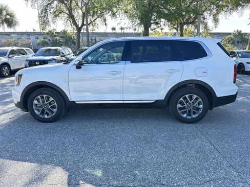 Used 2025 Kia Telluride LX image 3