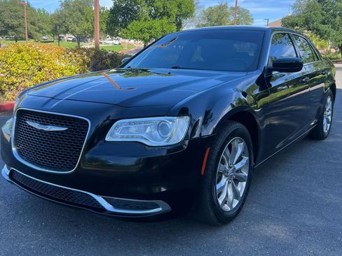 Used 2019 Chrysler 300 Touring AWD/4WD image 1