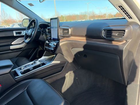 Used 2023 Ford Explorer Limited w/ Limited Technology Package image 10