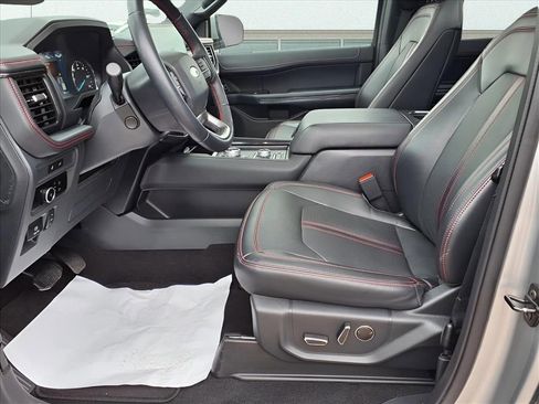 Used 2024 Ford Expedition Limited image 23