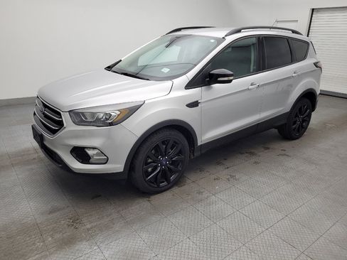 Used 2017 Ford Escape Titanium image 2