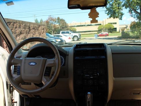 Used 2009 Ford Escape Limited FWD image 16