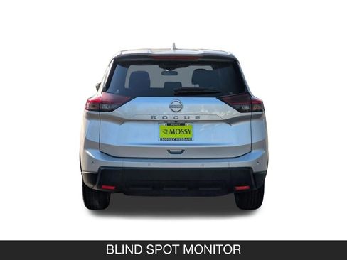 Used 2025 Nissan Rogue SV FWD image 9