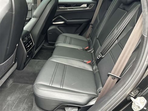 Used 2025 Porsche Cayenne Turbo image 14