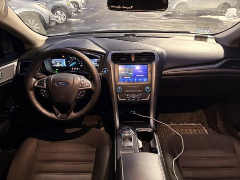 Used 2019 Ford Fusion SE image 18