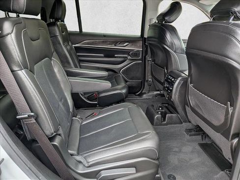 Used 2022 Jeep Grand Cherokee L Limited w/ Luxury Tech Group II AWD/4WD image 24