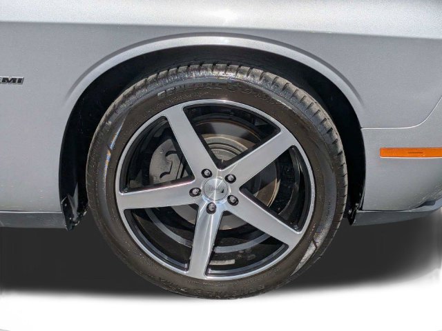 Used 2018 Dodge Challenger R/T RWD image 10