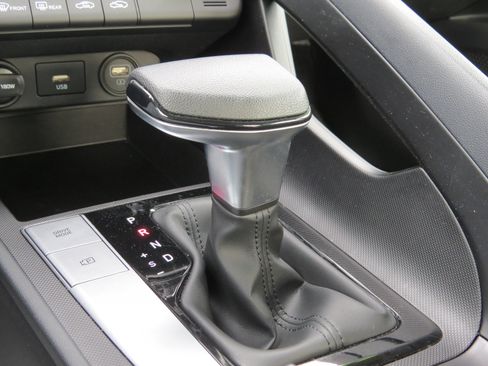 Used 2023 Hyundai Elantra SEL image 26