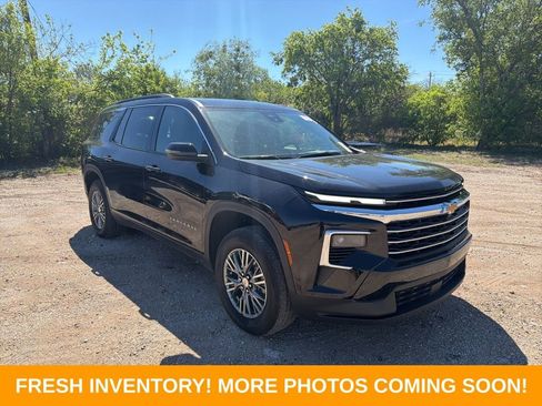 Used 2025 Chevrolet Traverse LT AWD/4WD image 1