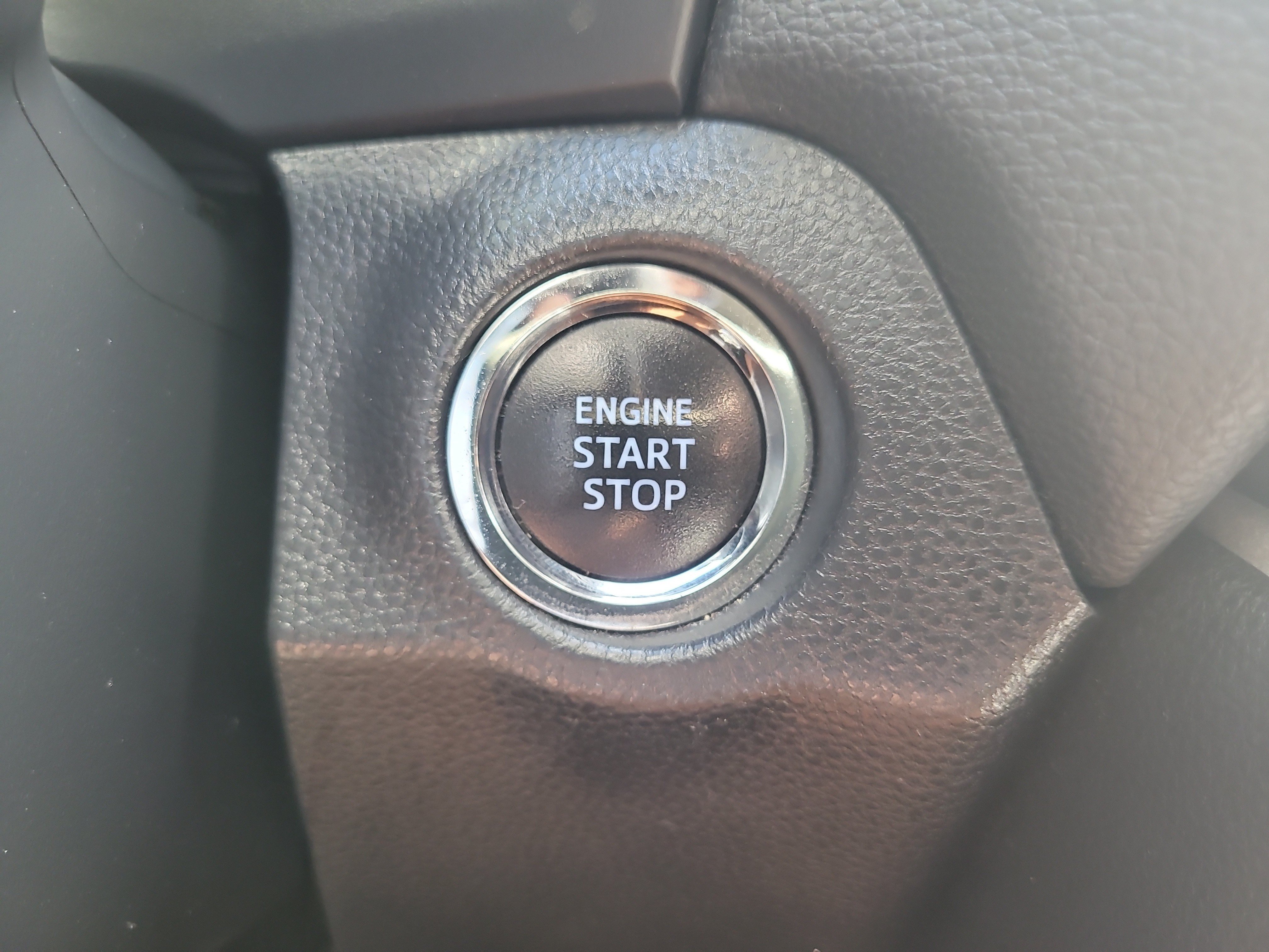 Used 2021 Toyota RAV4 XLE w/ Convenience Package FWD image 29
