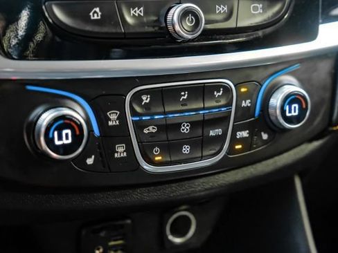 Used 2020 Chevrolet Traverse RS FWD image 34