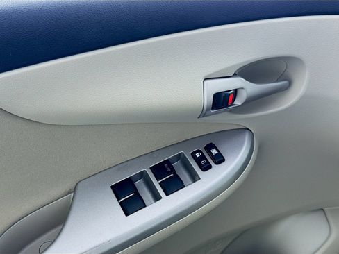 Used 2011 Toyota Corolla LE FWD image 13