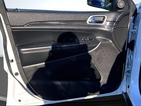 Used 2019 Jeep Grand Cherokee Limited image 19