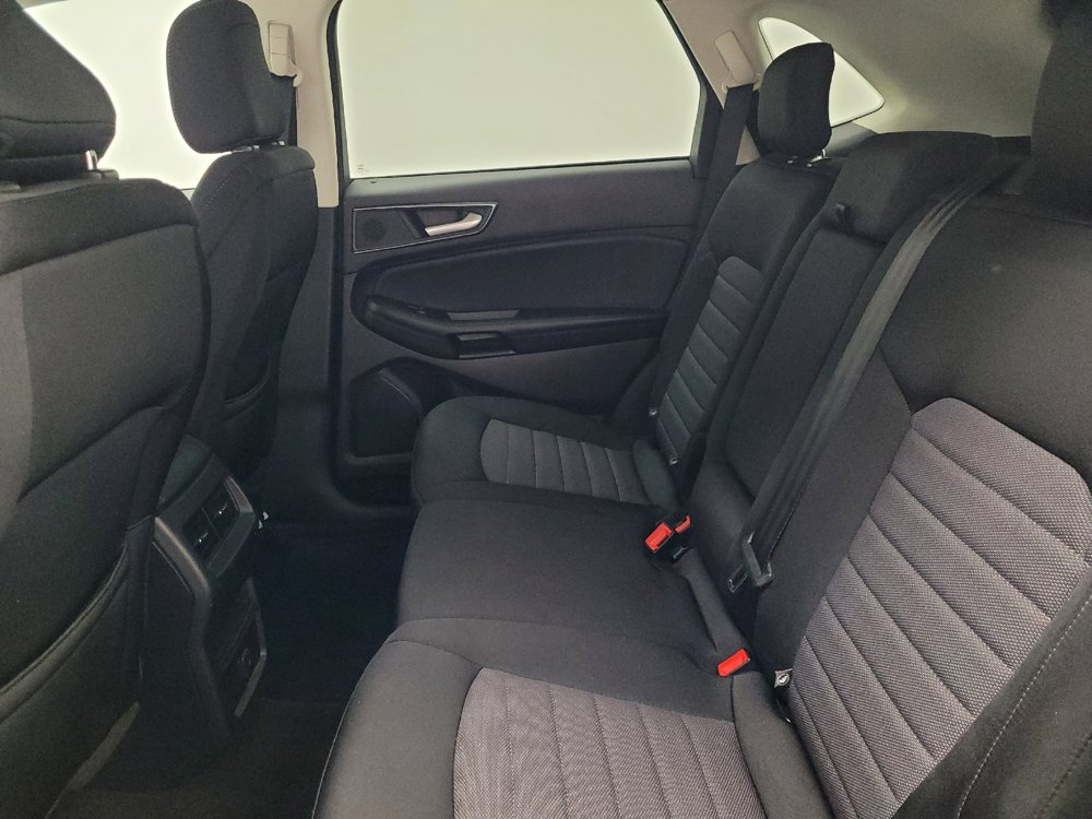 Used 2020 Ford Edge SE FWD image 18