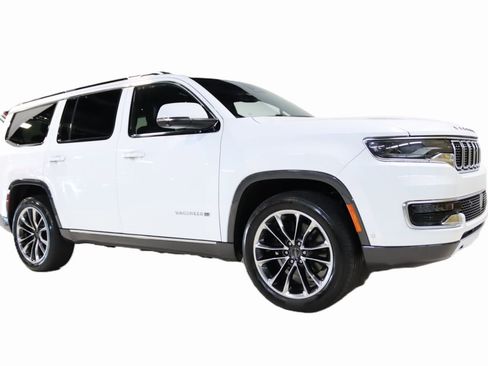 Used 2022 Jeep Wagoneer Series III w/ Premium Group I image 5