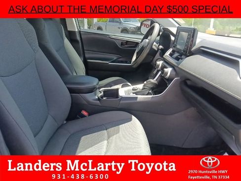 Used 2022 Toyota RAV4 LE AWD/4WD image 30