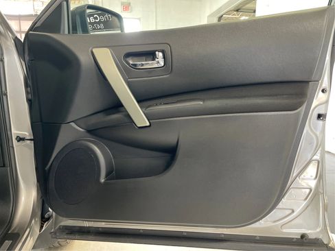 Used 2014 Nissan Rogue S image 24