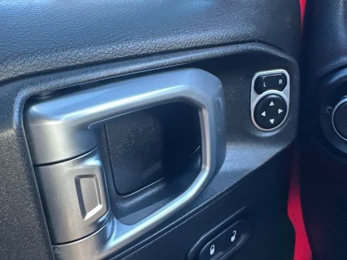 Used 2018 Jeep Wrangler Unlimited Sport S AWD/4WD image 25