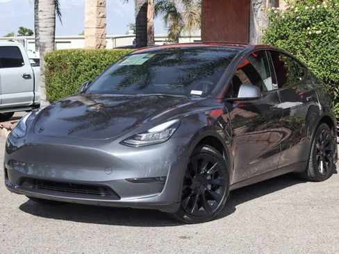 Used 2023 Tesla Model Y Long Range image 4