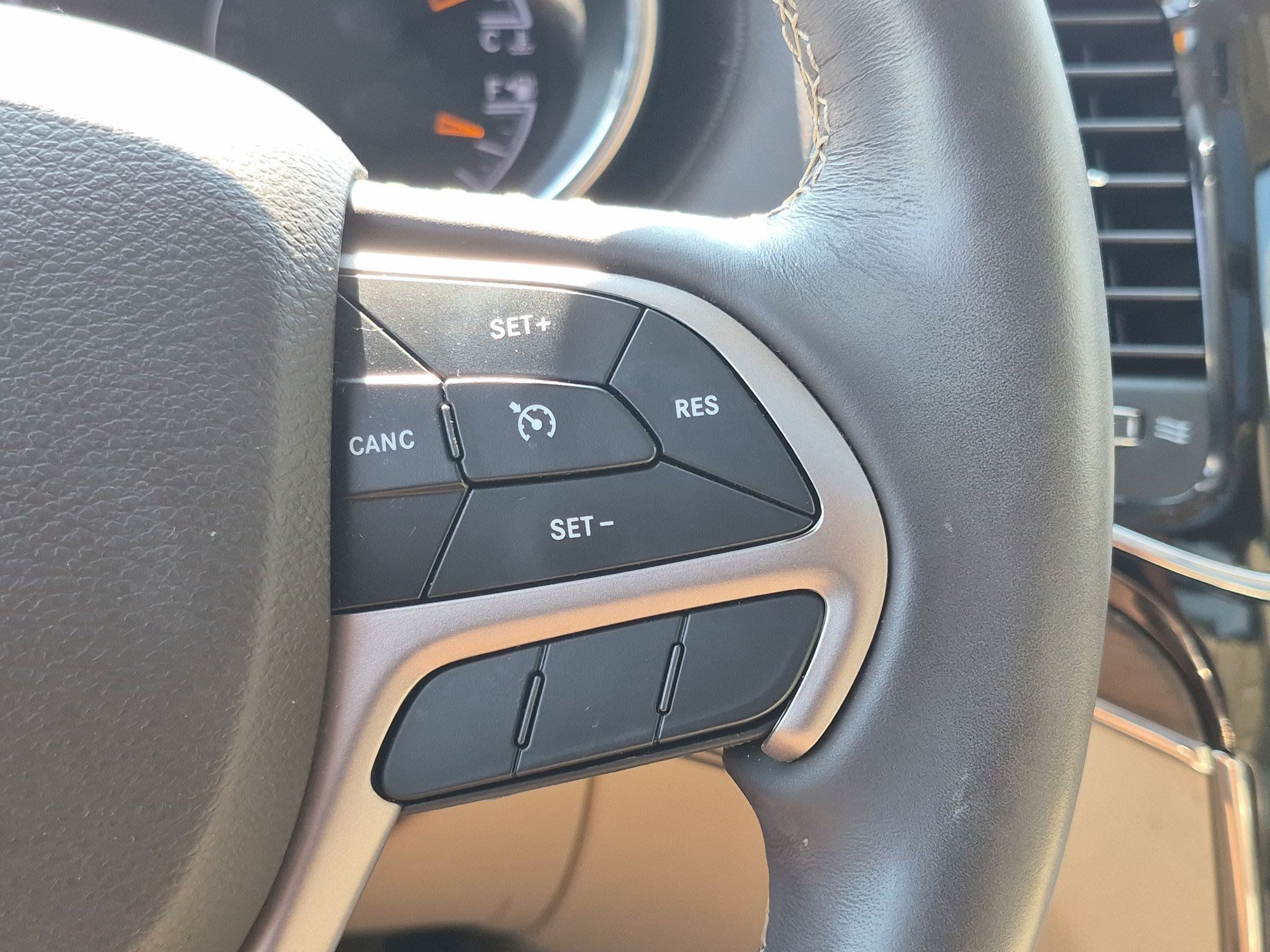 Used 2021 Jeep Grand Cherokee Overland AWD/4WD image 15