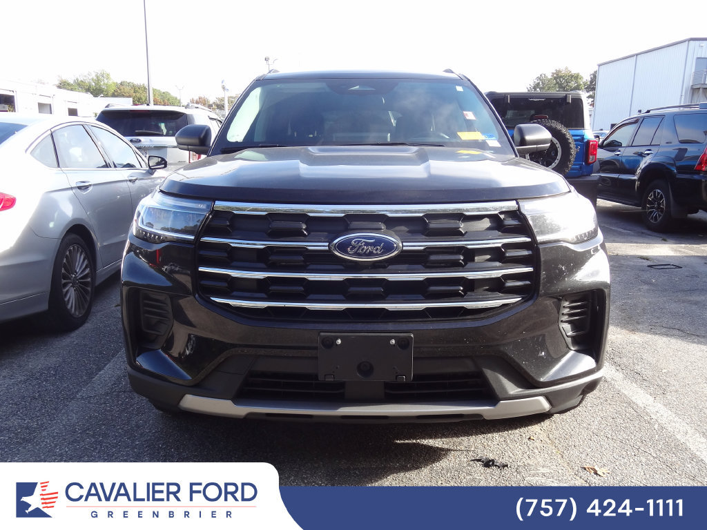 Used 2026 Ford Explorer Active AWD/4WD image 2