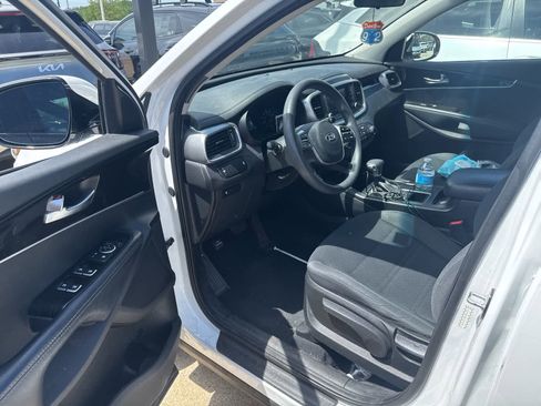 Used 2020 Kia Sorento AWD V6 image 7