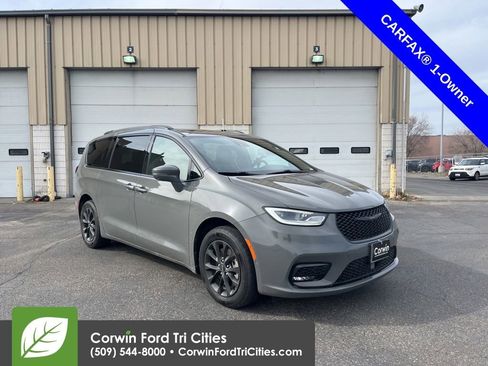 Used 2021 Chrysler Pacifica Touring-L w/ Premium & Safety Sphere Group image 1