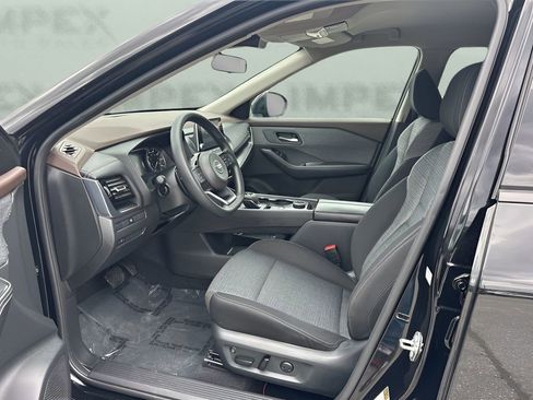 Used 2021 Nissan Rogue SV image 9