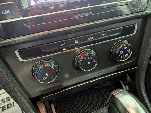 Used 2019 Volkswagen Golf S image 28