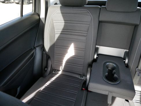 Used 2022 Volkswagen Tiguan S image 12