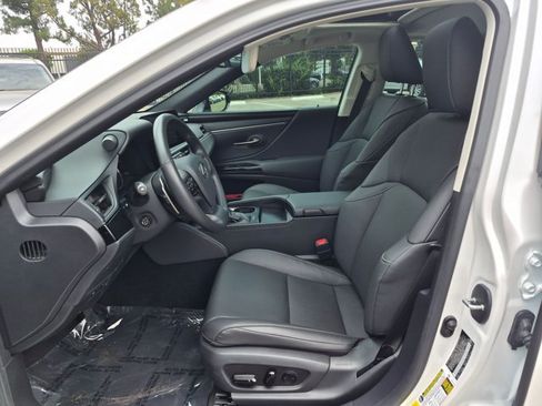 Used 2025 Lexus ES 350 w/ Premium Package FWD image 10