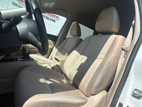 Used 2018 Nissan Rogue SV FWD image 11