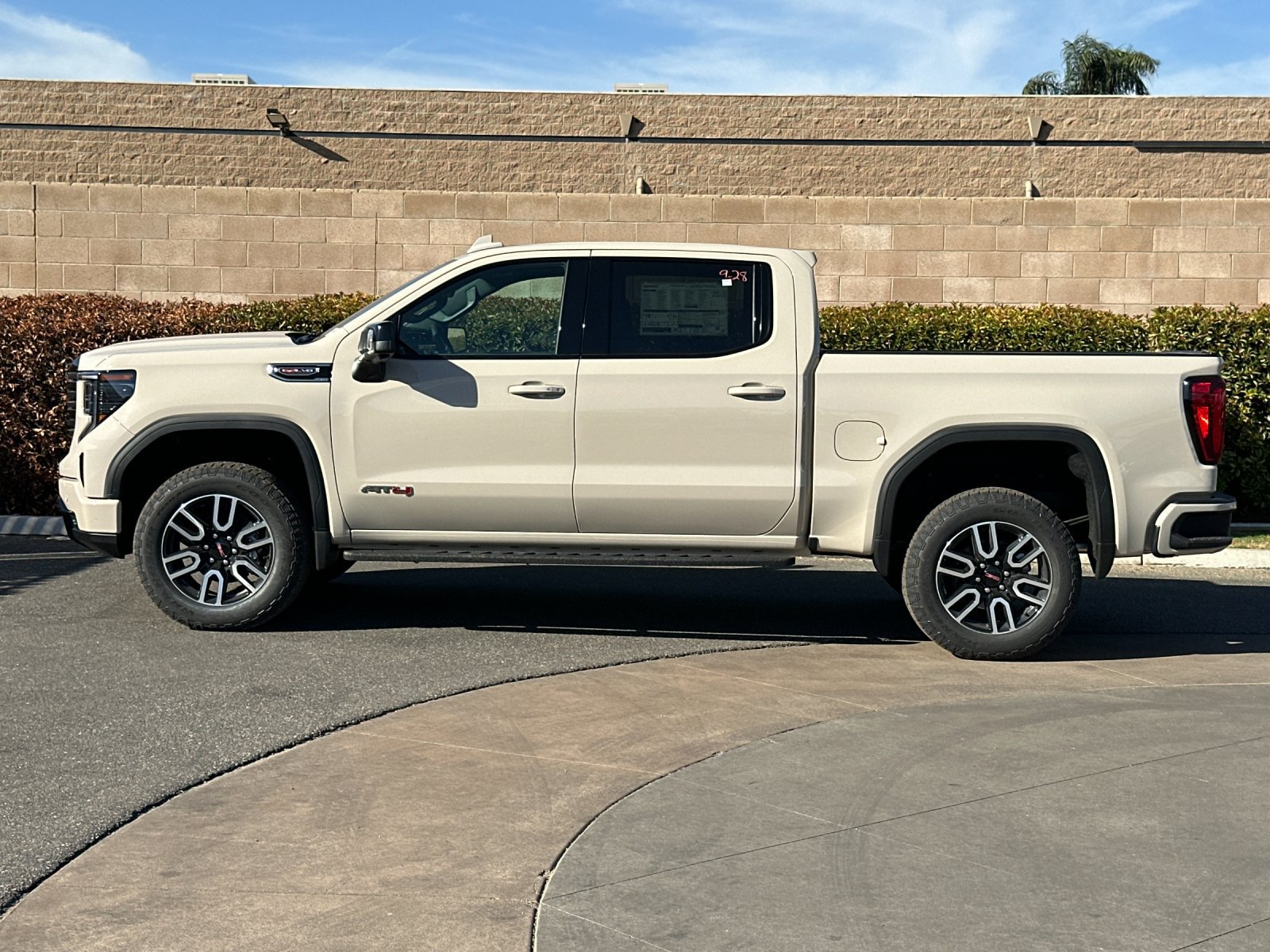New 2026 GMC Sierra 1500 AT4 w/ AT4 Premium Package AWD/4WD image 7