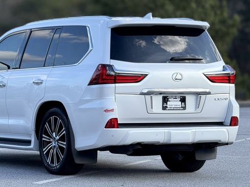 Used 2020 Lexus LX 570 4WD w/ Luxury Package image 50