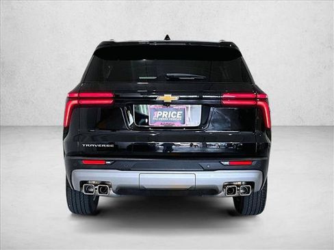 Used 2025 Chevrolet Traverse LT w/ Driver Confidence Package FWD image 4