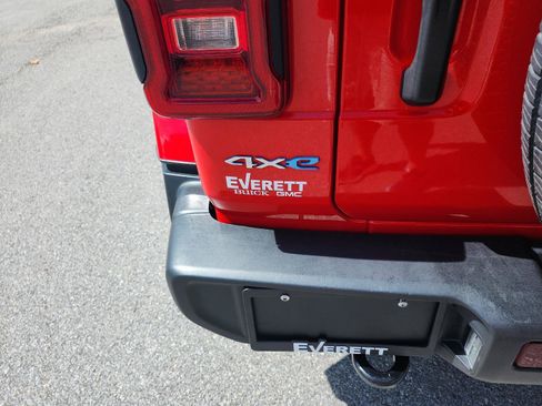 Used 2021 Jeep Wrangler Unlimited Sahara w/ Cold Weather Group AWD/4WD image 4