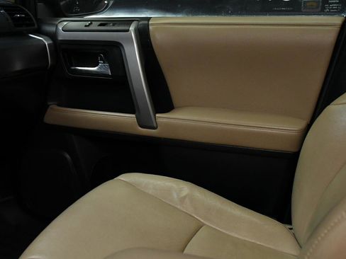 Used 2015 Toyota 4Runner SR5 image 25