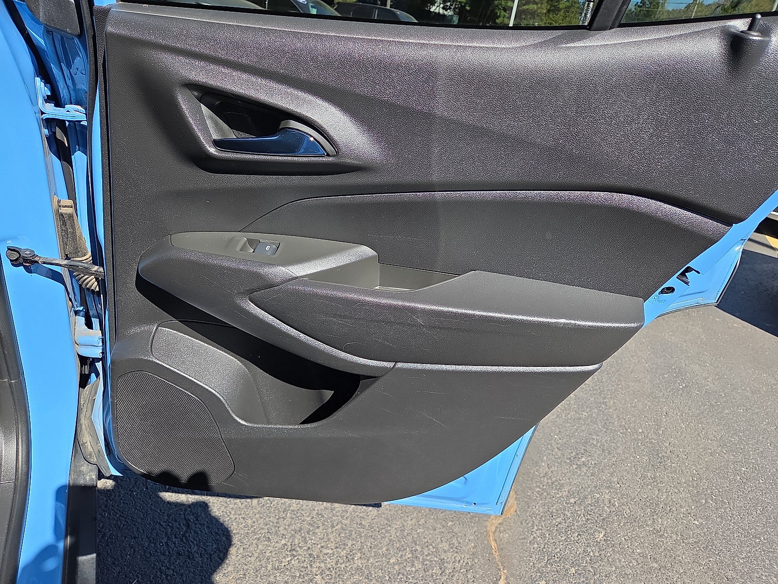 Used 2024 Chevrolet Trax RS w/ Sunroof Package FWD image 19