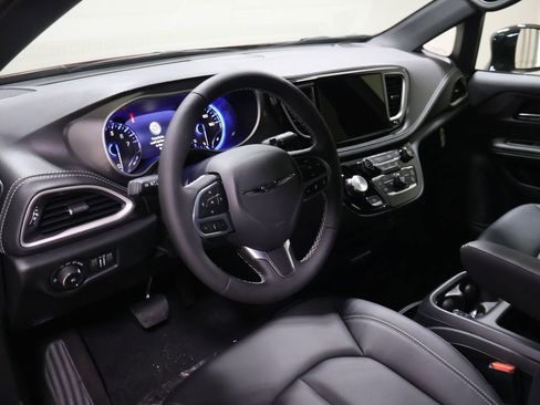 New 2026 Chrysler Pacifica Select image 21