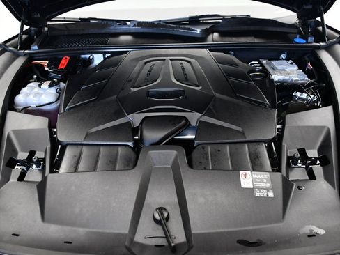 Certified 2025 Porsche Cayenne AWD/4WD image 12