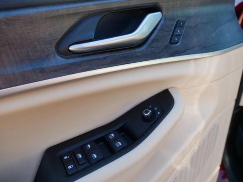 Used 2024 Jeep Grand Cherokee Limited image 19